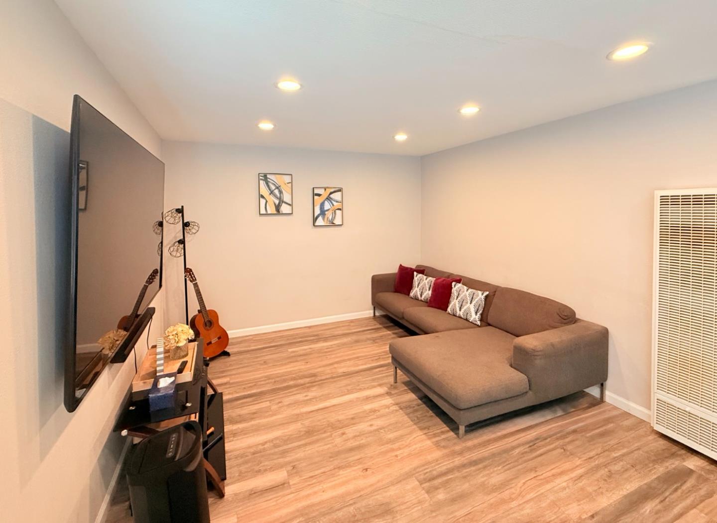 Detail Gallery Image 8 of 17 For 2317 Virginia Ave, Richmond,  CA 94804 - 2 Beds | 1 Baths