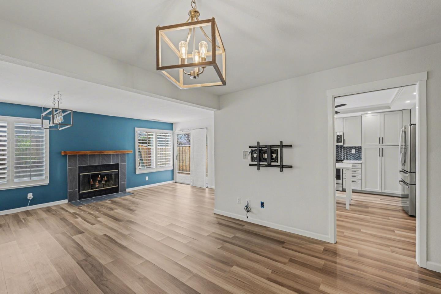 Detail Gallery Image 10 of 27 For 169 Heron Dr, Pittsburg,  CA 94565 - 4 Beds | 2/1 Baths