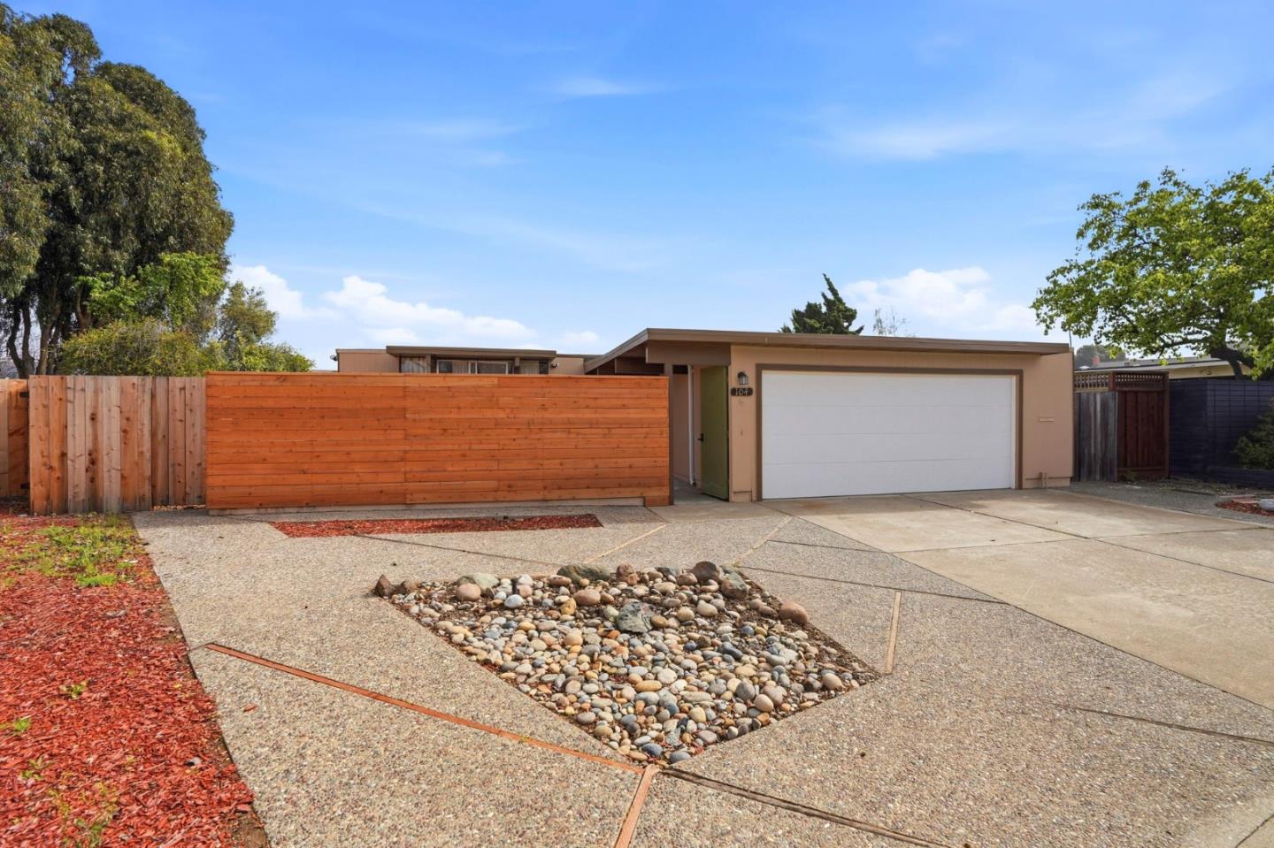 Detail Gallery Image 2 of 33 For 104 Eliza Ct, Foster City,  CA 94404 - 3 Beds | 2 Baths