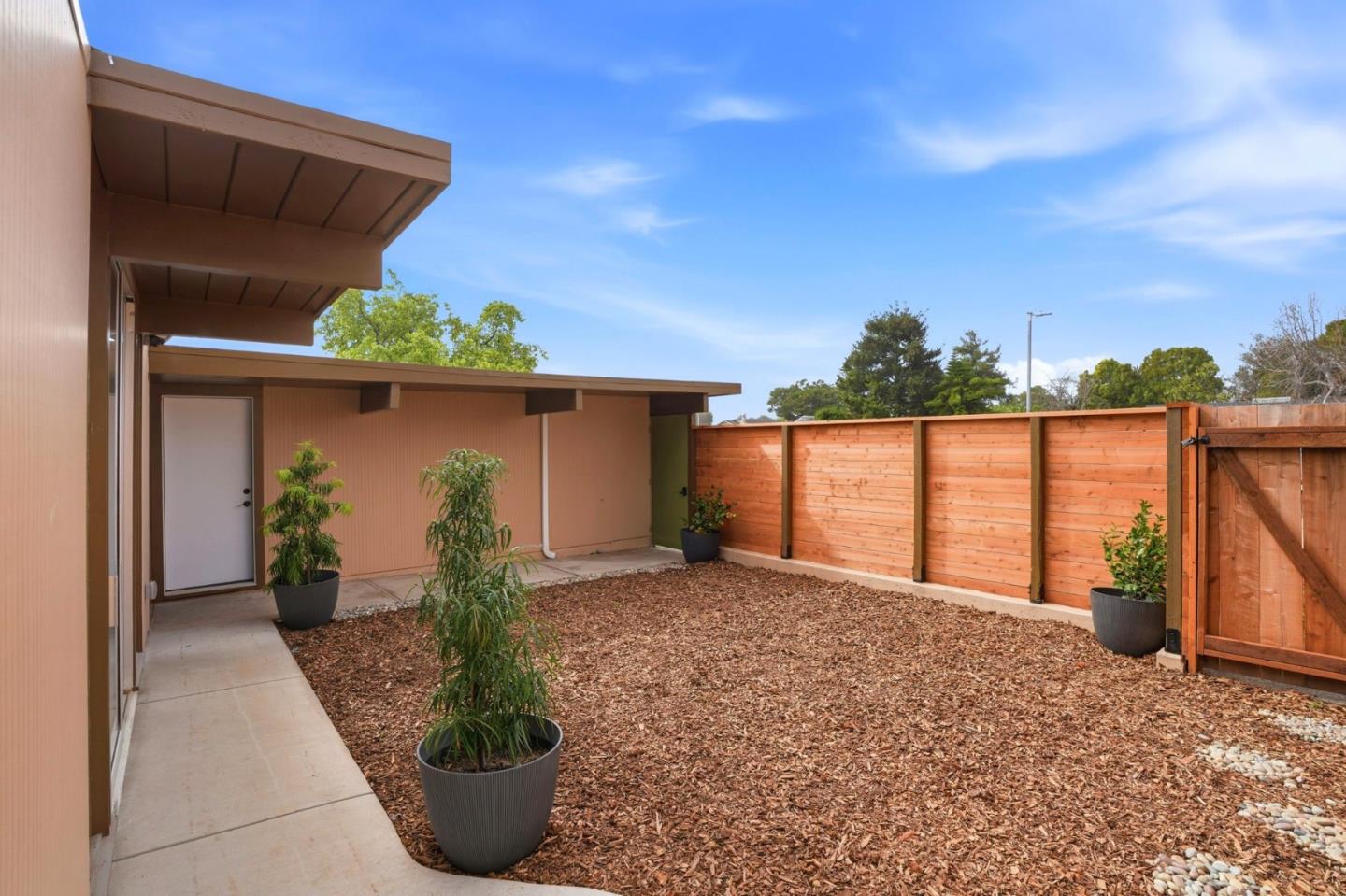 Detail Gallery Image 4 of 33 For 104 Eliza Ct, Foster City,  CA 94404 - 3 Beds | 2 Baths