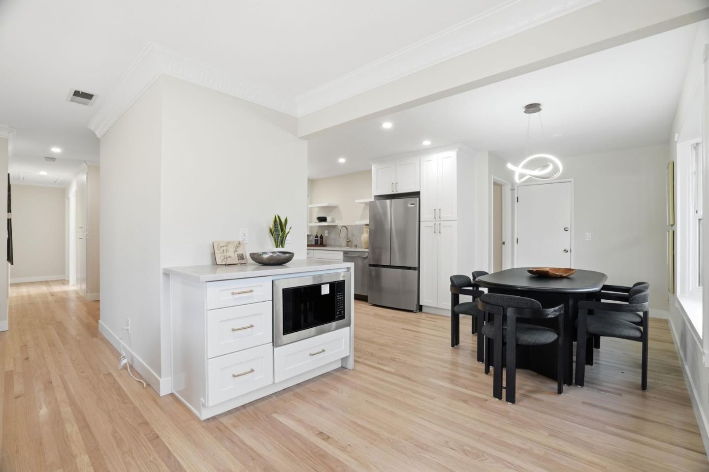 Detail Gallery Image 10 of 75 For 911 Inverness Way, Sunnyvale,  CA 94087 - 4 Beds | 3 Baths