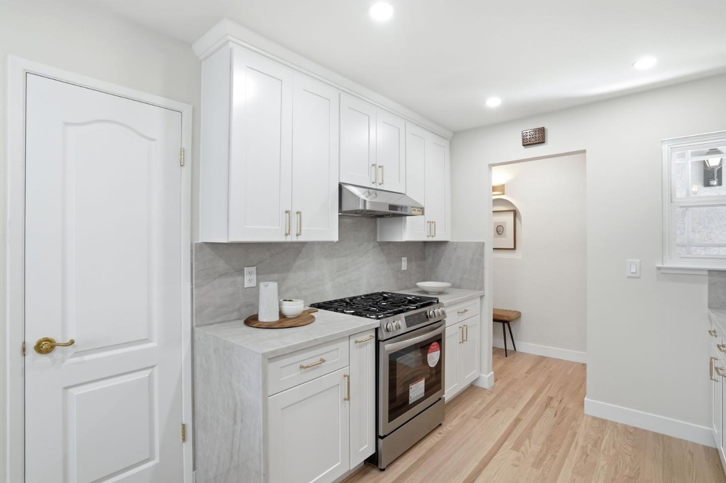 Detail Gallery Image 14 of 75 For 911 Inverness Way, Sunnyvale,  CA 94087 - 4 Beds | 3 Baths