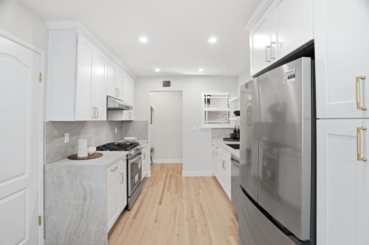 Detail Gallery Image 15 of 75 For 911 Inverness Way, Sunnyvale,  CA 94087 - 4 Beds | 3 Baths