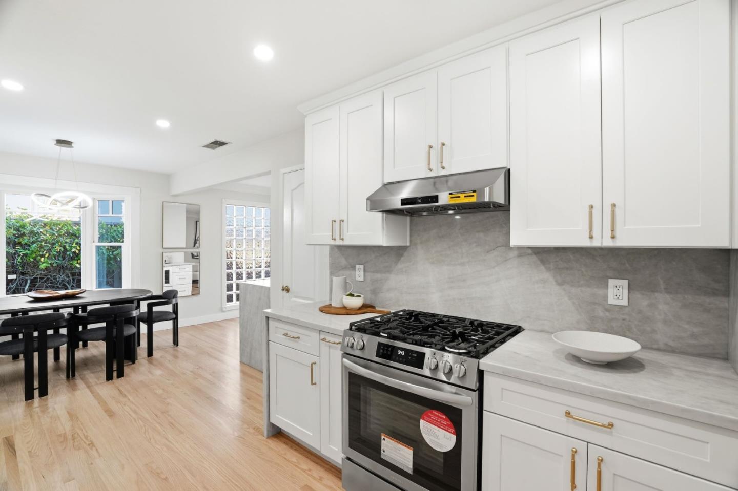 Detail Gallery Image 16 of 75 For 911 Inverness Way, Sunnyvale,  CA 94087 - 4 Beds | 3 Baths