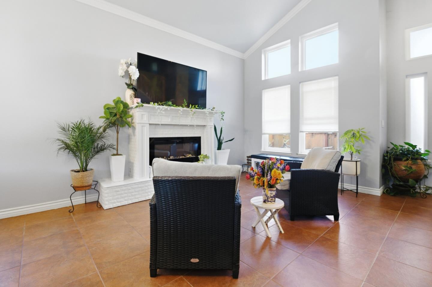 Detail Gallery Image 10 of 43 For 1421 Burgundy Way, Gonzales,  CA 93926 - 5 Beds | 3 Baths