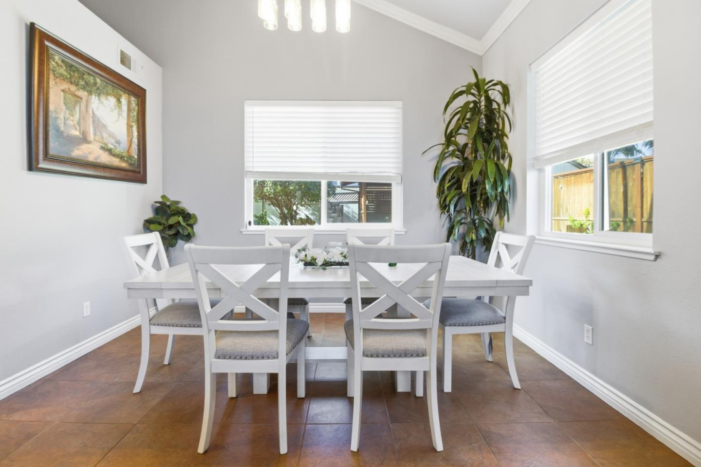 Detail Gallery Image 11 of 43 For 1421 Burgundy Way, Gonzales,  CA 93926 - 5 Beds | 3 Baths