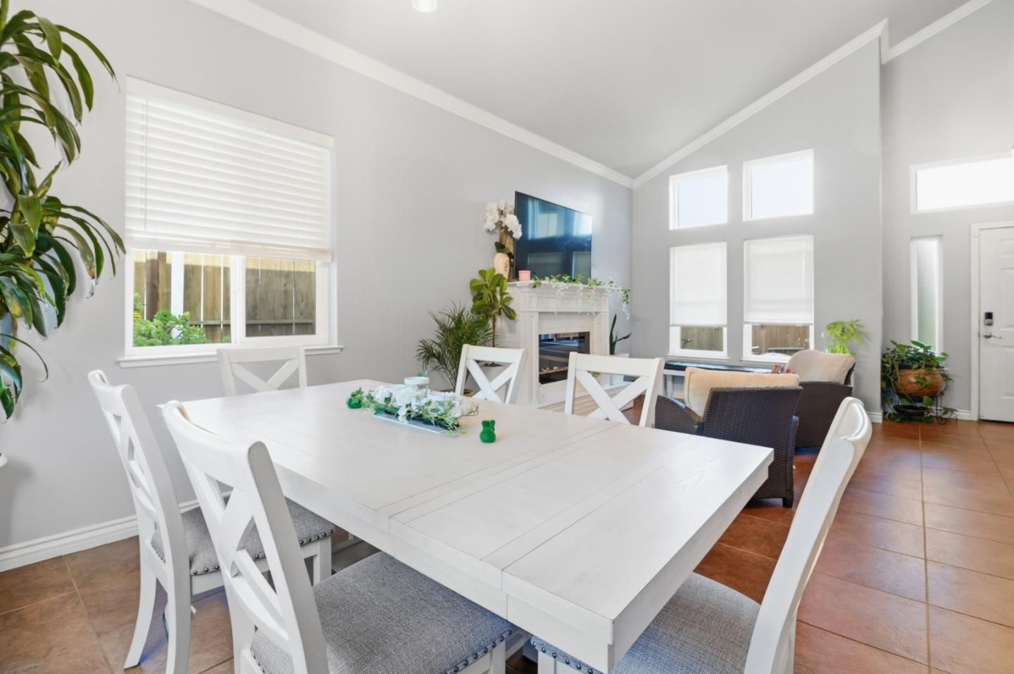 Detail Gallery Image 12 of 43 For 1421 Burgundy Way, Gonzales,  CA 93926 - 5 Beds | 3 Baths