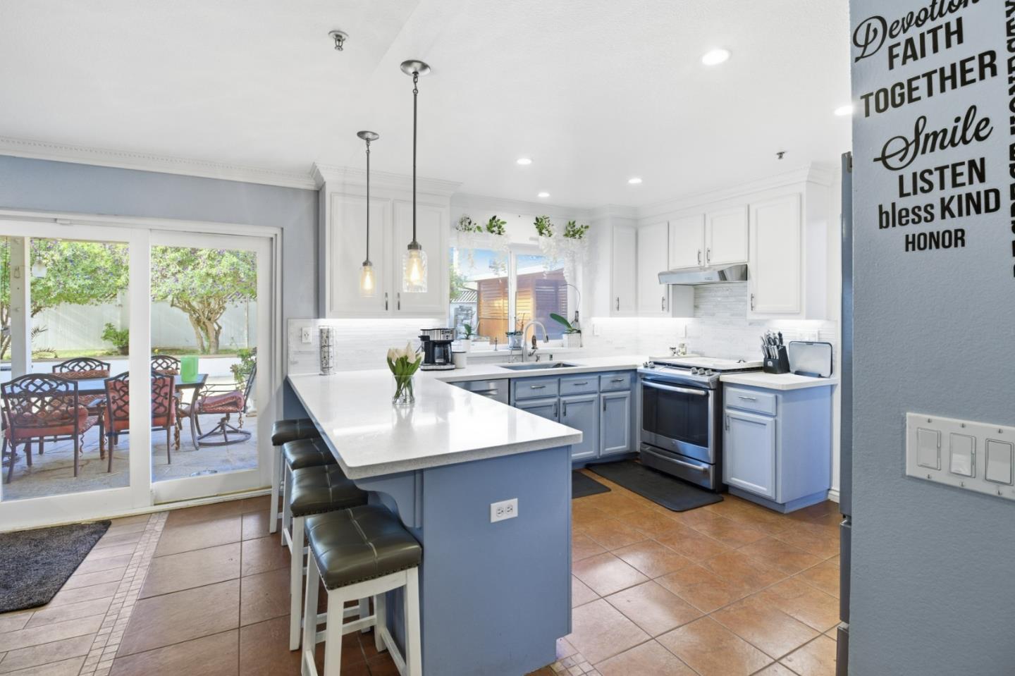 Detail Gallery Image 13 of 43 For 1421 Burgundy Way, Gonzales,  CA 93926 - 5 Beds | 3 Baths