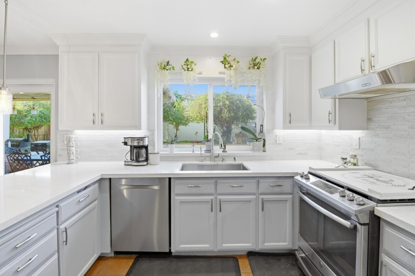 Detail Gallery Image 16 of 43 For 1421 Burgundy Way, Gonzales,  CA 93926 - 5 Beds | 3 Baths