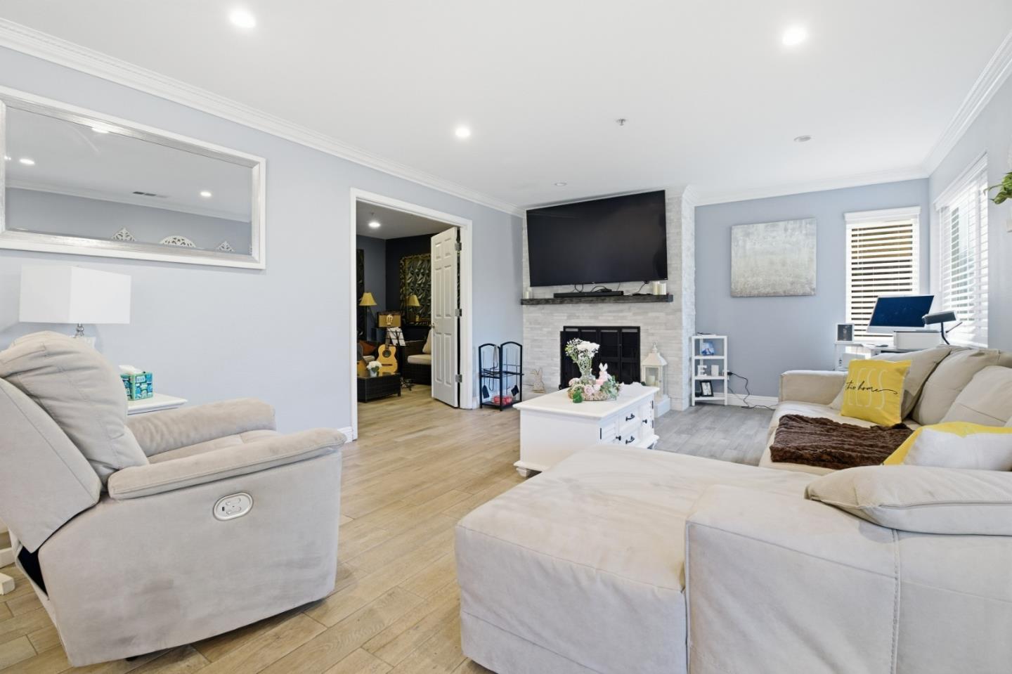 Detail Gallery Image 18 of 43 For 1421 Burgundy Way, Gonzales,  CA 93926 - 5 Beds | 3 Baths