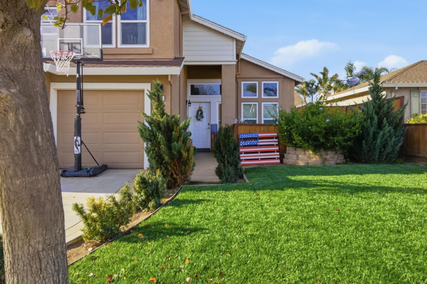 Detail Gallery Image 2 of 43 For 1421 Burgundy Way, Gonzales,  CA 93926 - 5 Beds | 3 Baths