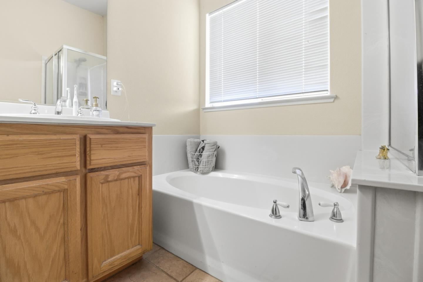 Detail Gallery Image 29 of 43 For 1421 Burgundy Way, Gonzales,  CA 93926 - 5 Beds | 3 Baths