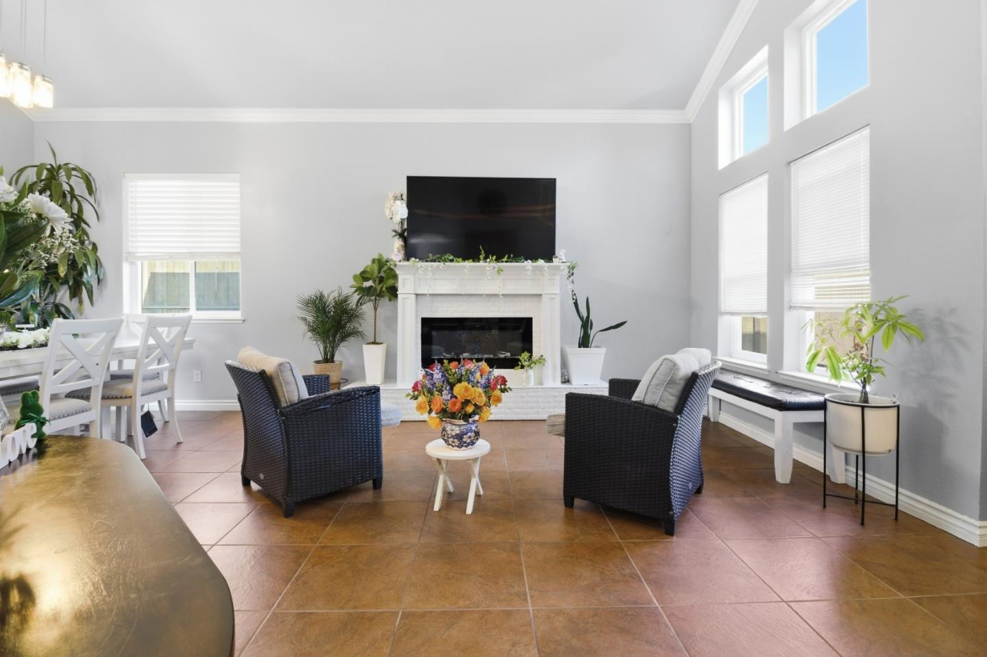 Detail Gallery Image 8 of 43 For 1421 Burgundy Way, Gonzales,  CA 93926 - 5 Beds | 3 Baths