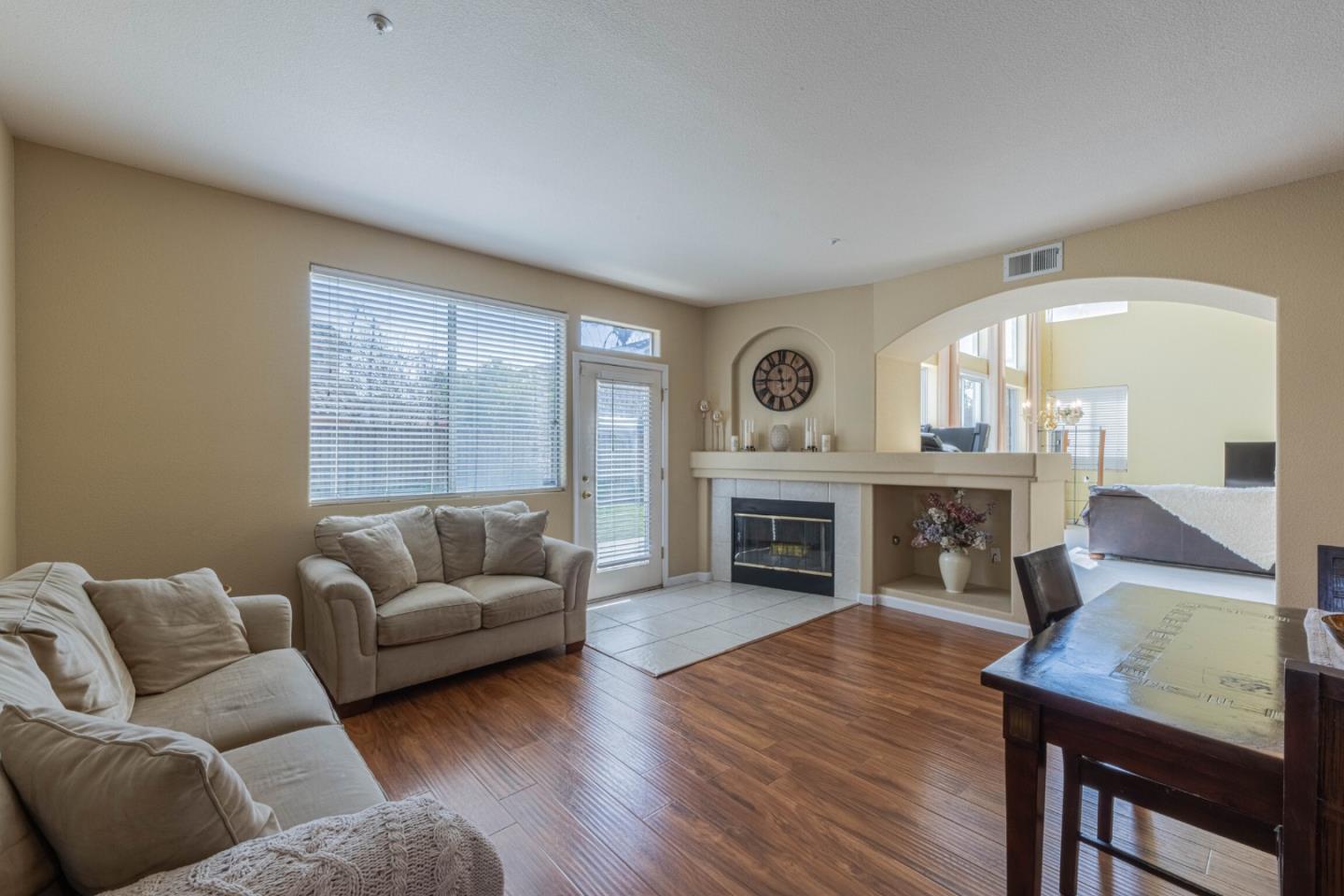 Detail Gallery Image 12 of 39 For 1910 Whitman St, Salinas,  CA 93906 - 3 Beds | 2/1 Baths