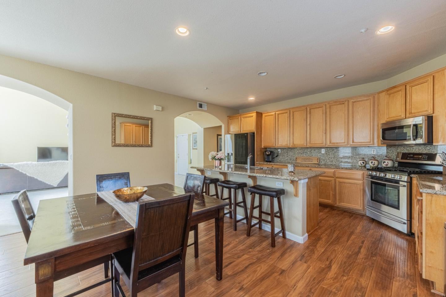 Detail Gallery Image 13 of 39 For 1910 Whitman St, Salinas,  CA 93906 - 3 Beds | 2/1 Baths