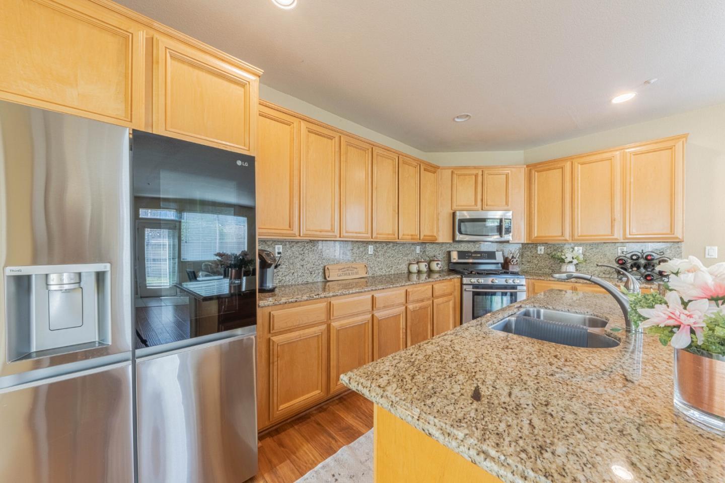 Detail Gallery Image 14 of 39 For 1910 Whitman St, Salinas,  CA 93906 - 3 Beds | 2/1 Baths