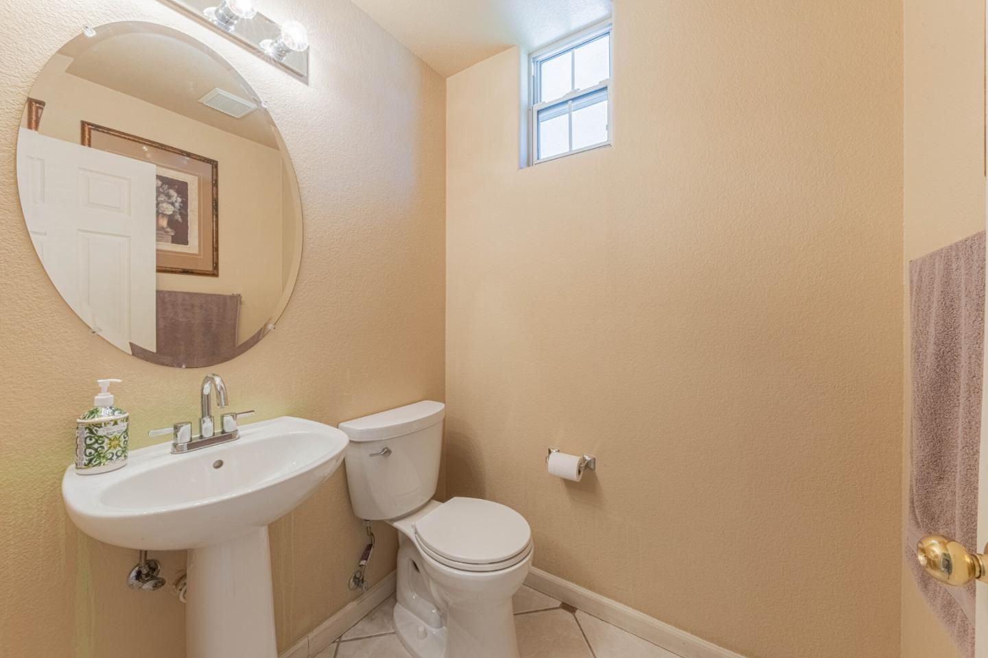 Detail Gallery Image 18 of 39 For 1910 Whitman St, Salinas,  CA 93906 - 3 Beds | 2/1 Baths