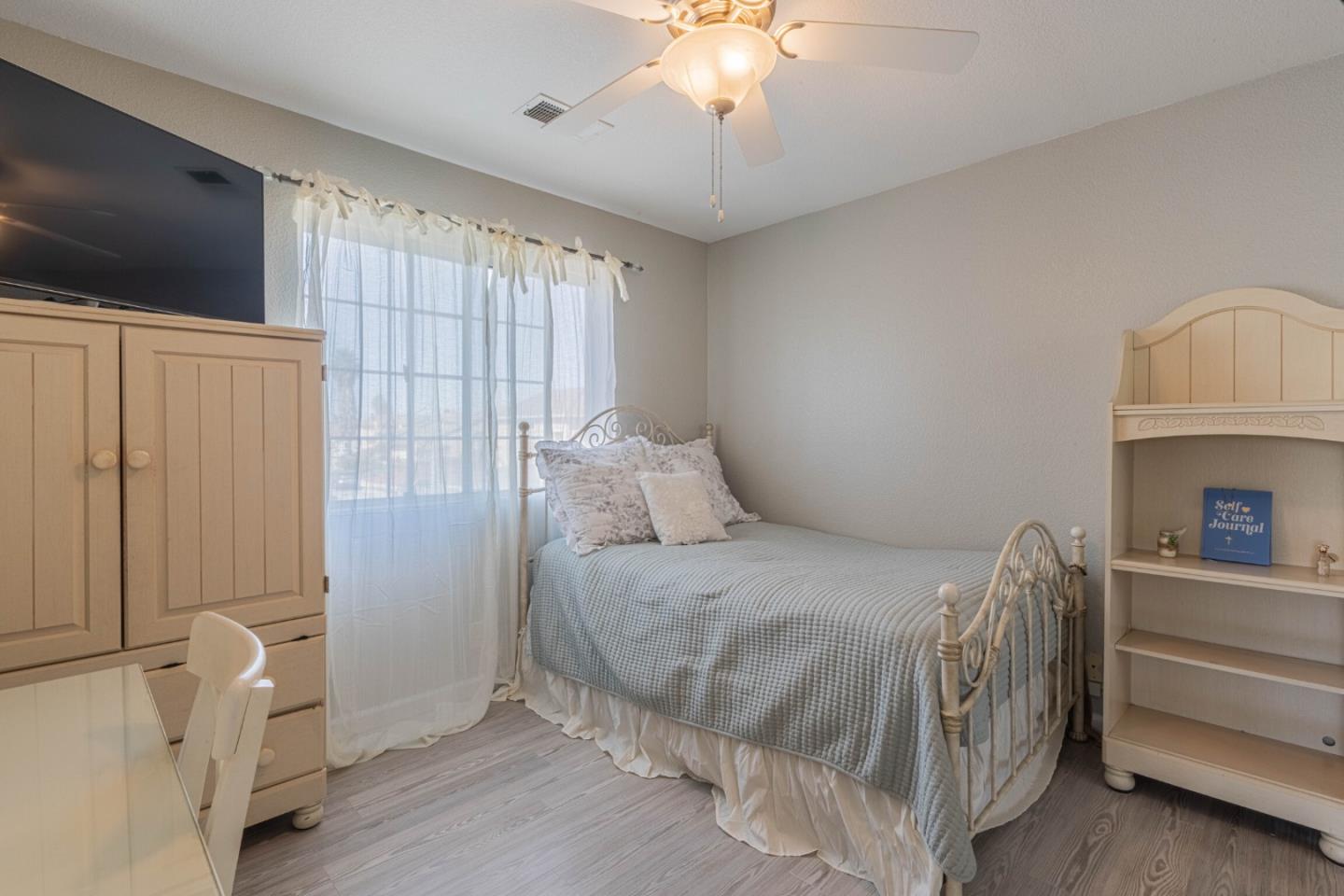 Detail Gallery Image 29 of 39 For 1910 Whitman St, Salinas,  CA 93906 - 3 Beds | 2/1 Baths