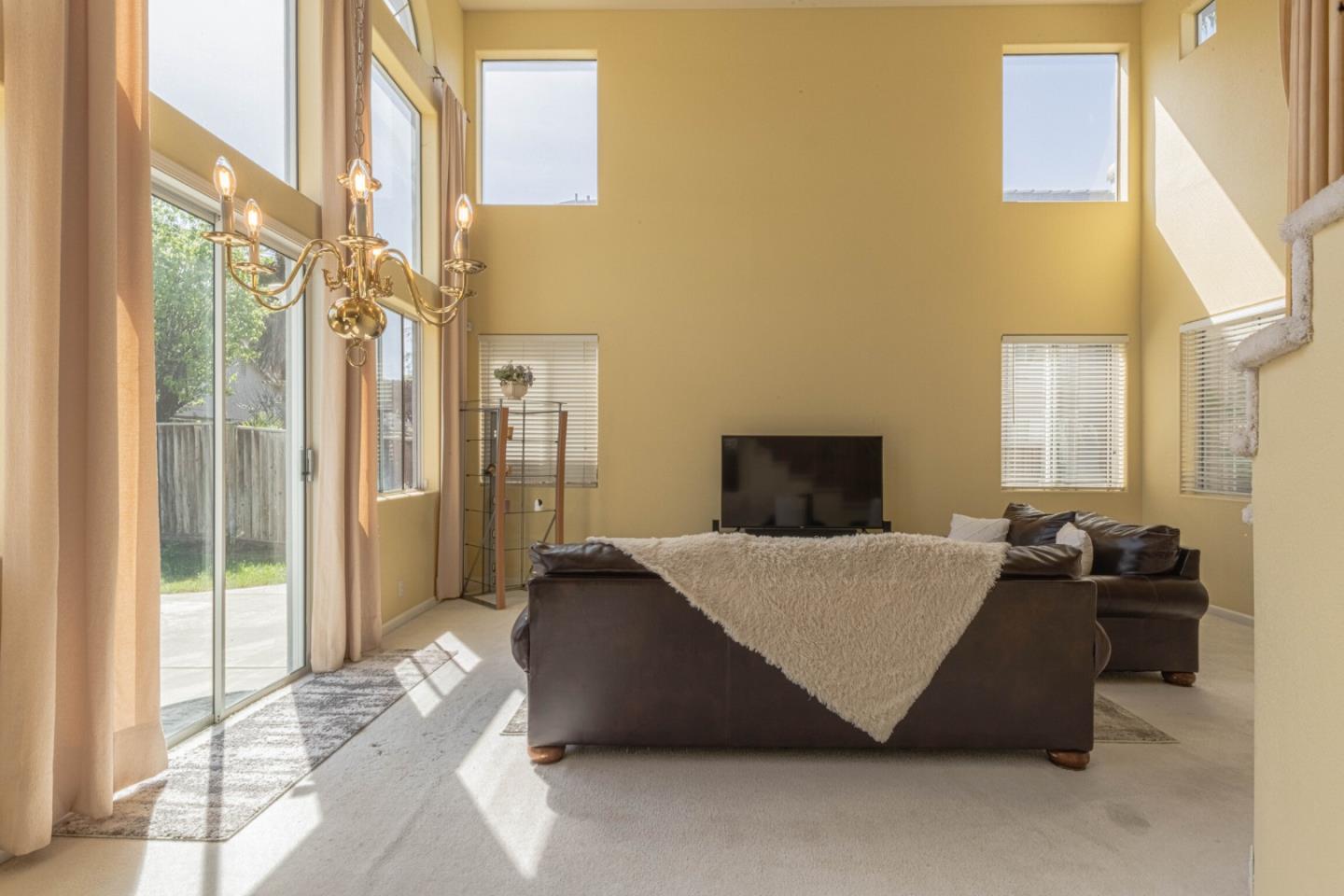 Detail Gallery Image 8 of 39 For 1910 Whitman St, Salinas,  CA 93906 - 3 Beds | 2/1 Baths