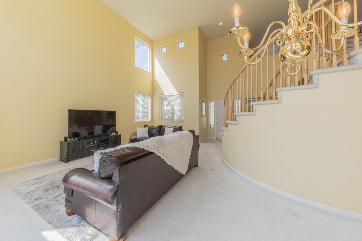 Detail Gallery Image 9 of 39 For 1910 Whitman St, Salinas,  CA 93906 - 3 Beds | 2/1 Baths