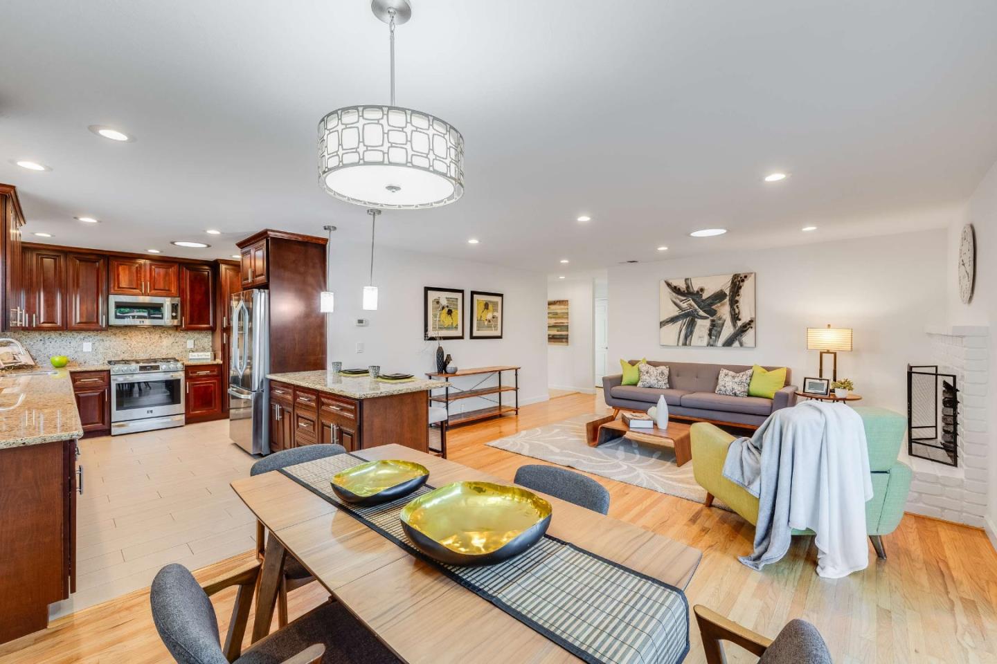 Detail Gallery Image 13 of 51 For 841 Maranta Ave, Sunnyvale,  CA 94087 - 3 Beds | 2 Baths