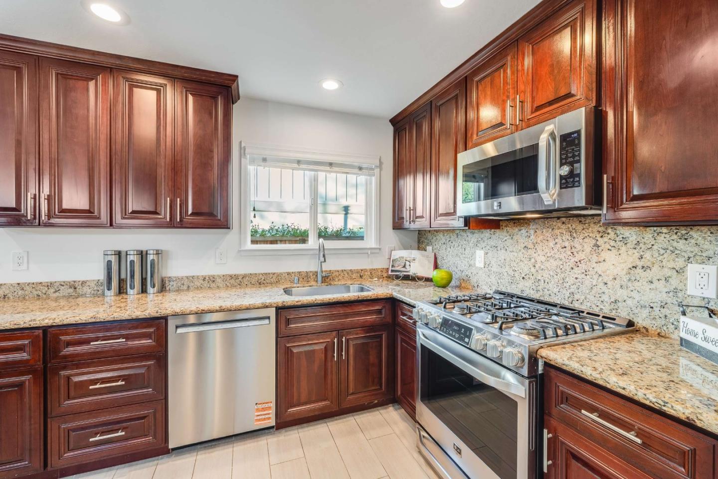 Detail Gallery Image 8 of 51 For 841 Maranta Ave, Sunnyvale,  CA 94087 - 3 Beds | 2 Baths