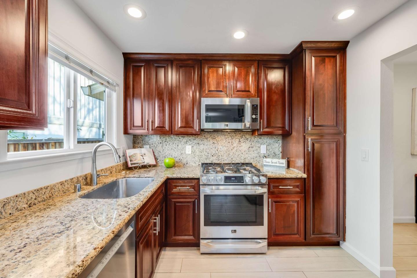 Detail Gallery Image 9 of 51 For 841 Maranta Ave, Sunnyvale,  CA 94087 - 3 Beds | 2 Baths