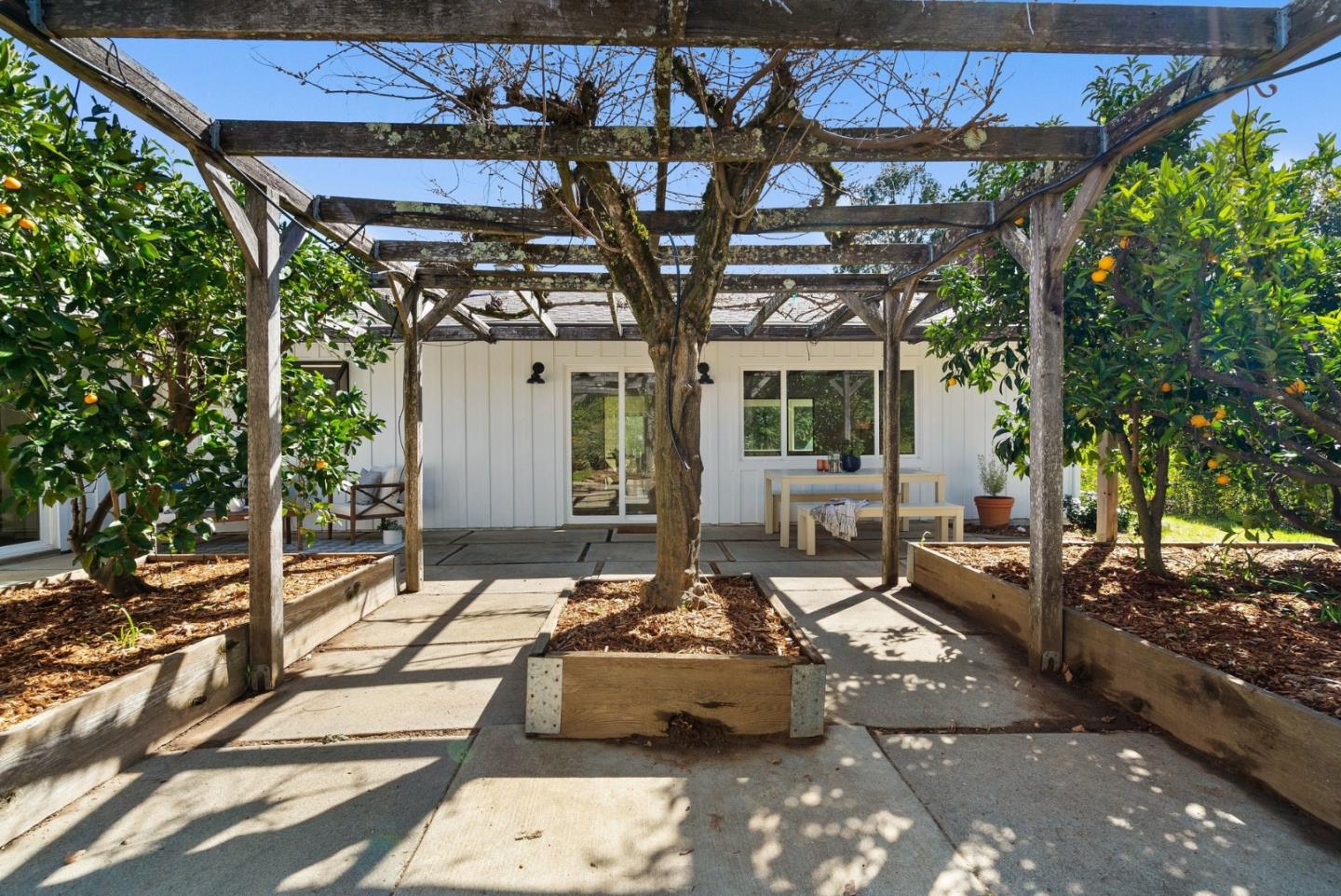 Detail Gallery Image 10 of 46 For 125 Mcgivern Way, Santa Cruz,  CA 95060 - 4 Beds | 3 Baths