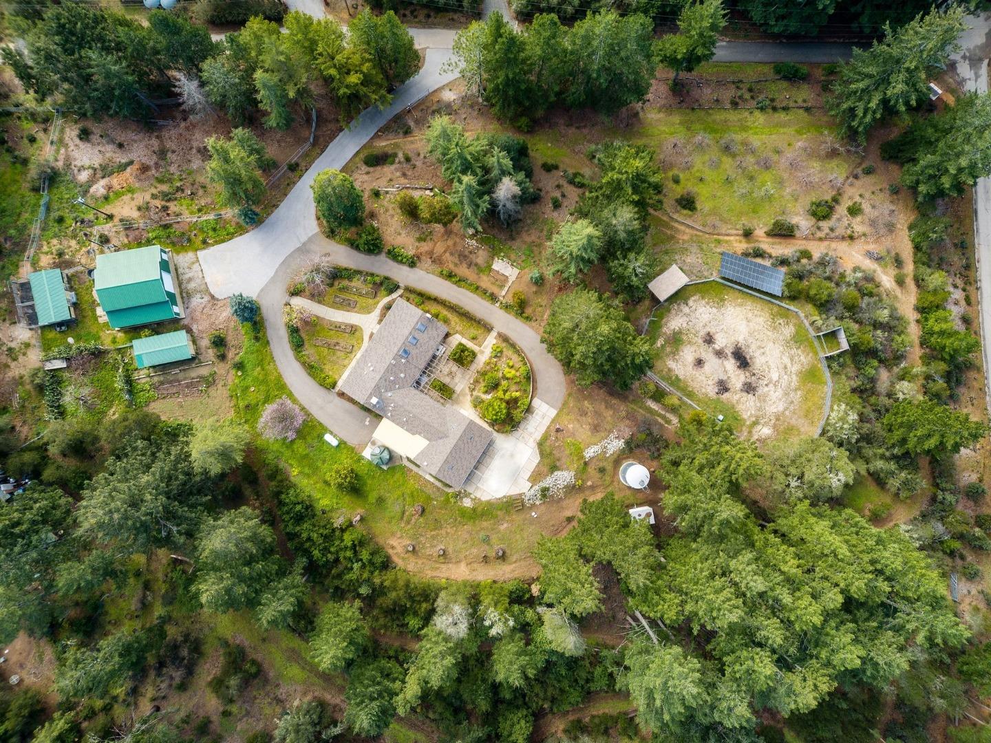 Detail Gallery Image 2 of 46 For 125 Mcgivern Way, Santa Cruz,  CA 95060 - 4 Beds | 3 Baths