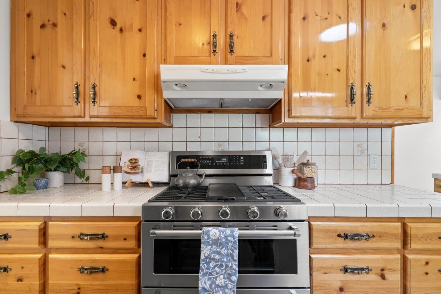 Detail Gallery Image 20 of 46 For 125 Mcgivern Way, Santa Cruz,  CA 95060 - 4 Beds | 3 Baths