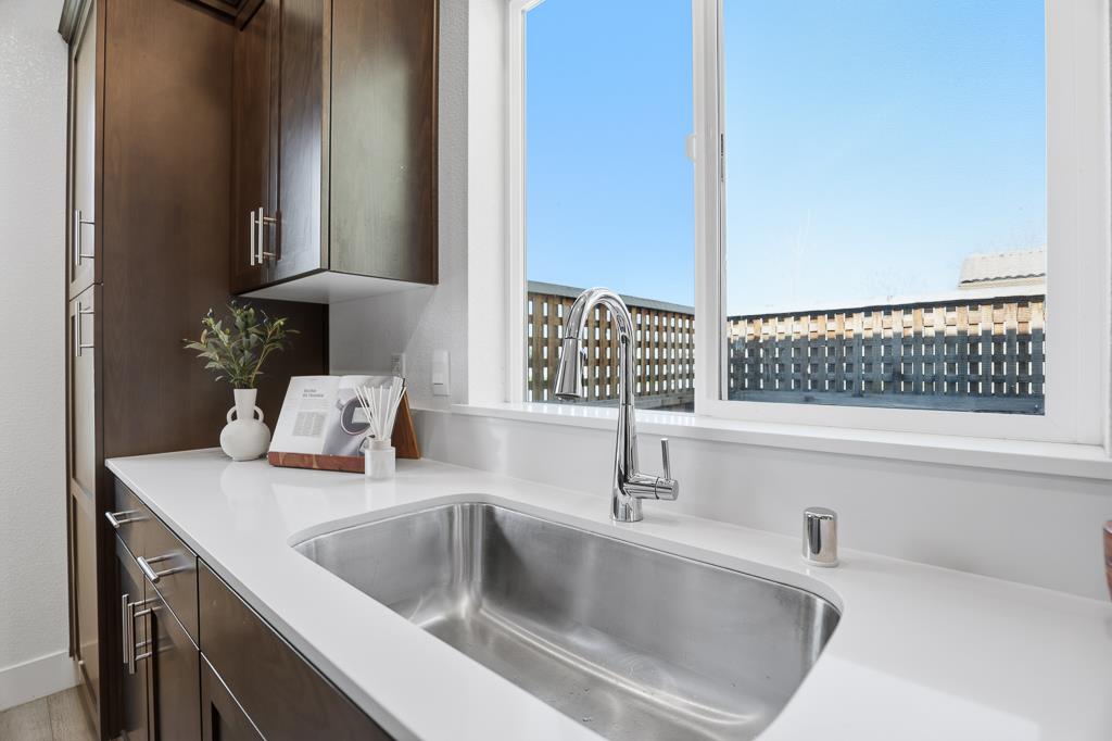 Detail Gallery Image 11 of 24 For 24704 Manzanita St, Hayward,  CA 94545 - 3 Beds | 2/1 Baths