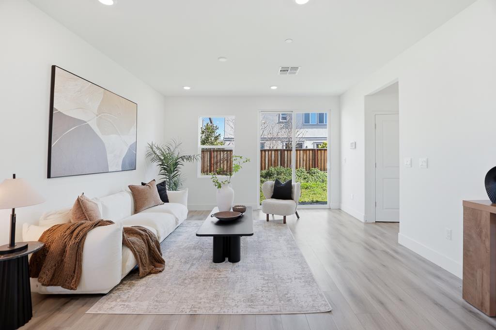 Detail Gallery Image 4 of 24 For 24704 Manzanita St, Hayward,  CA 94545 - 3 Beds | 2/1 Baths