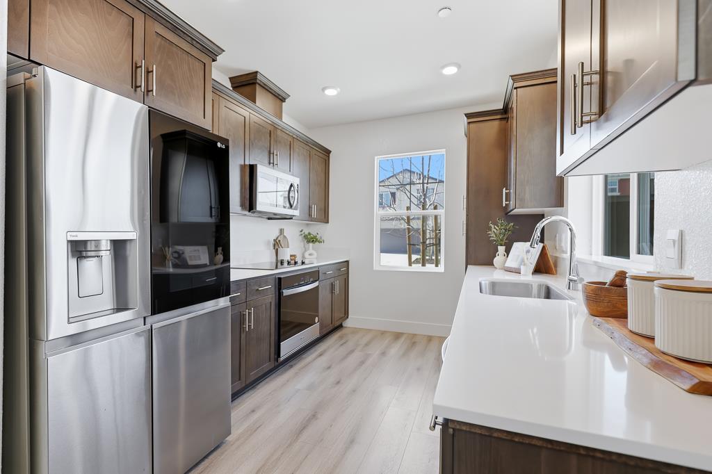 Detail Gallery Image 8 of 24 For 24704 Manzanita St, Hayward,  CA 94545 - 3 Beds | 2/1 Baths