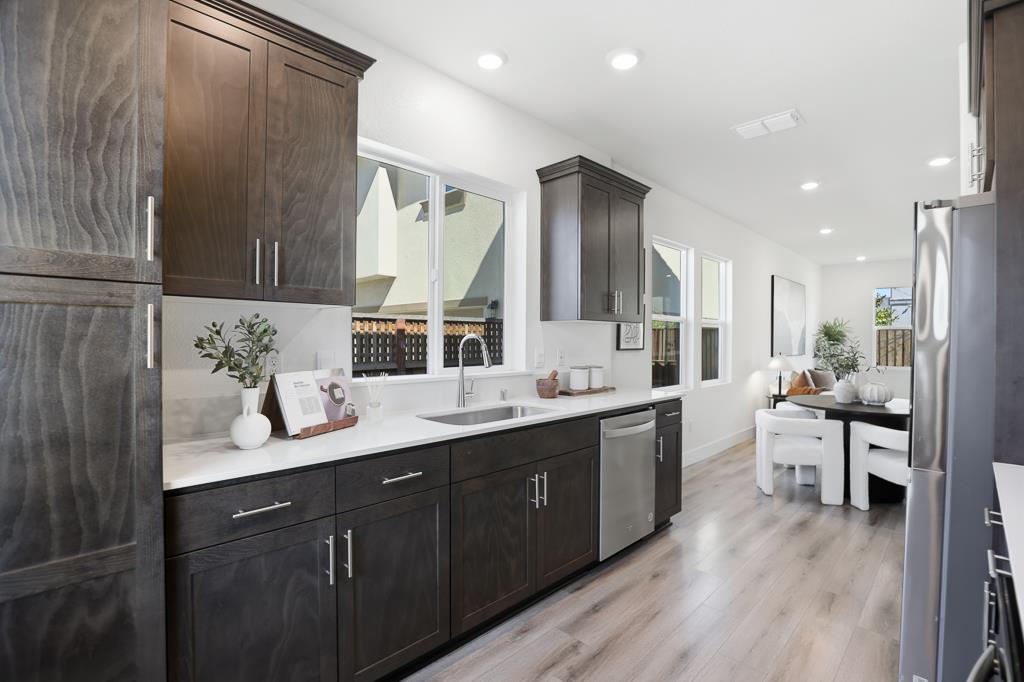 Detail Gallery Image 9 of 24 For 24704 Manzanita St, Hayward,  CA 94545 - 3 Beds | 2/1 Baths