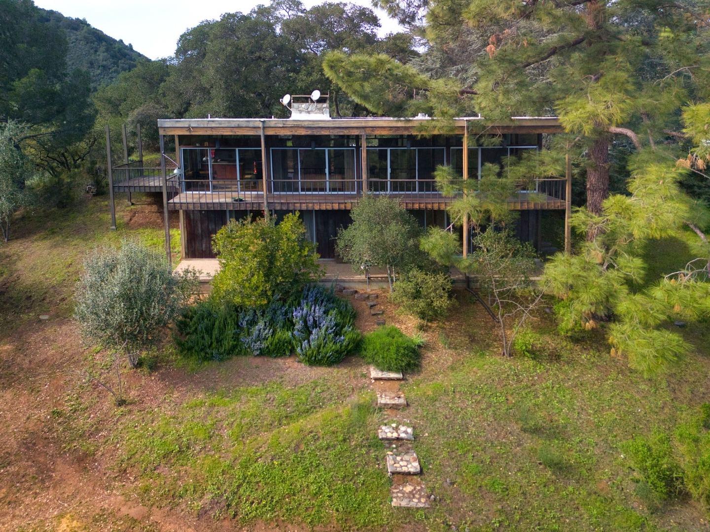 Detail Gallery Image 10 of 52 For 26969 Moody Rd., Los Altos Hills,  CA 94022 - 4 Beds | 2 Baths