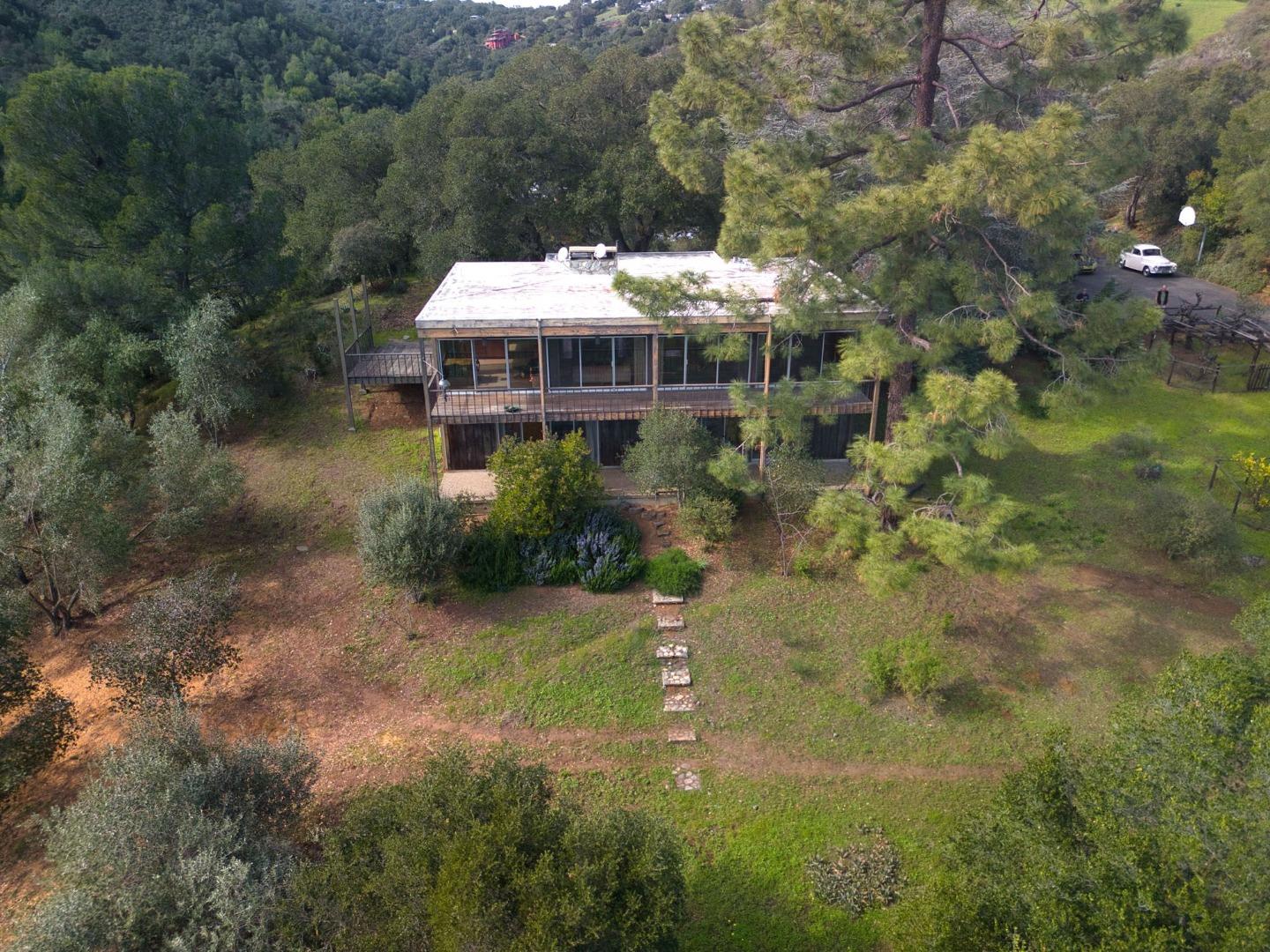 Detail Gallery Image 12 of 52 For 26969 Moody Rd., Los Altos Hills,  CA 94022 - 4 Beds | 2 Baths