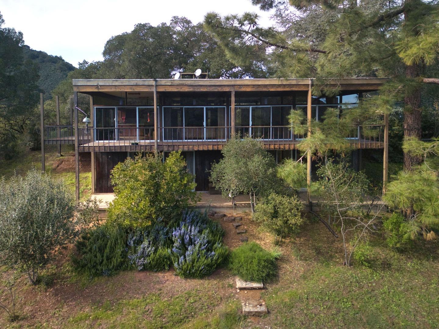 Detail Gallery Image 9 of 52 For 26969 Moody Rd., Los Altos Hills,  CA 94022 - 4 Beds | 2 Baths