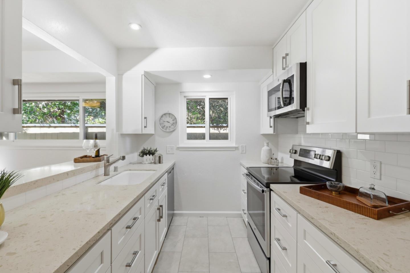 Detail Gallery Image 5 of 14 For 1225 Blackberry Ter, Sunnyvale,  CA 94087 - 3 Beds | 2 Baths