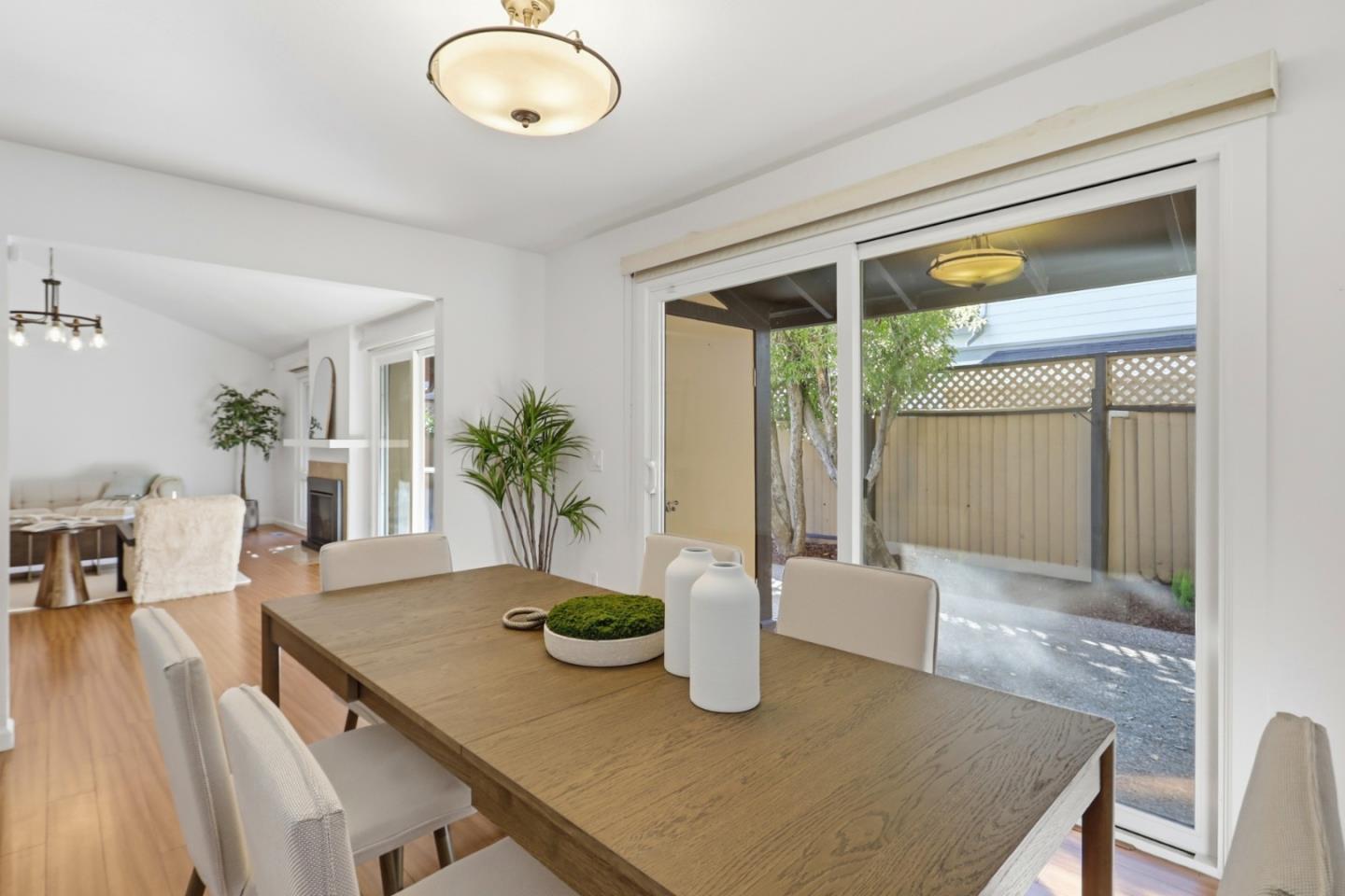 Detail Gallery Image 7 of 14 For 1225 Blackberry Ter, Sunnyvale,  CA 94087 - 3 Beds | 2 Baths