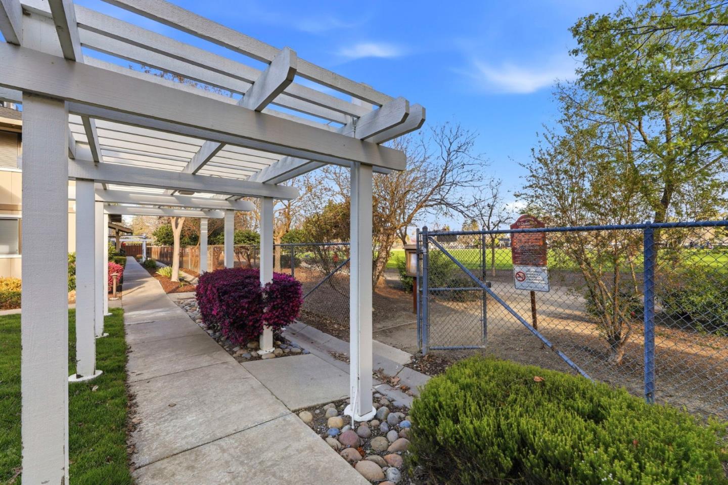 Detail Gallery Image 22 of 25 For 18932 Sara Park Cir, Saratoga,  CA 95070 - 2 Beds | 2 Baths