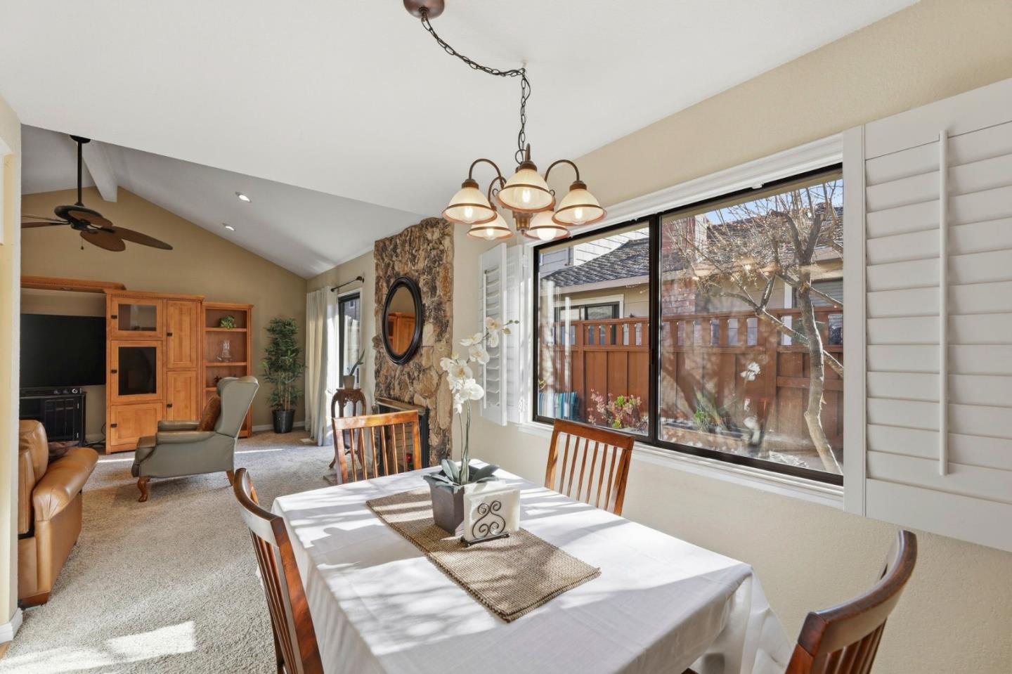 Detail Gallery Image 9 of 25 For 18932 Sara Park Cir, Saratoga,  CA 95070 - 2 Beds | 2 Baths