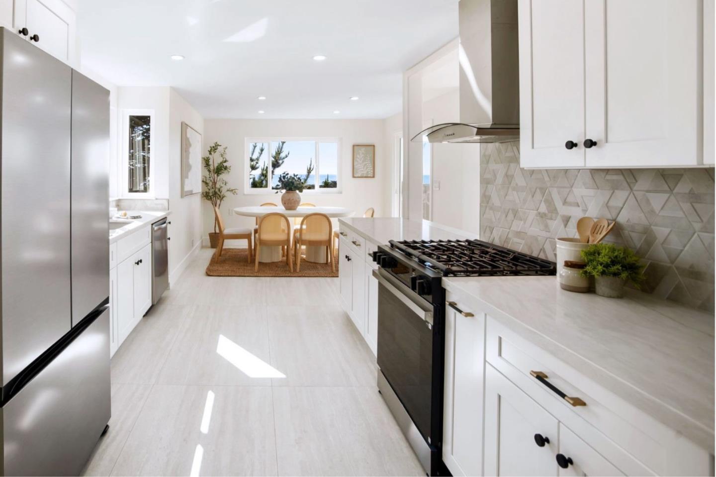 Detail Gallery Image 11 of 62 For 52 Frances Ave, Pacifica,  CA 94044 - 4 Beds | 4 Baths