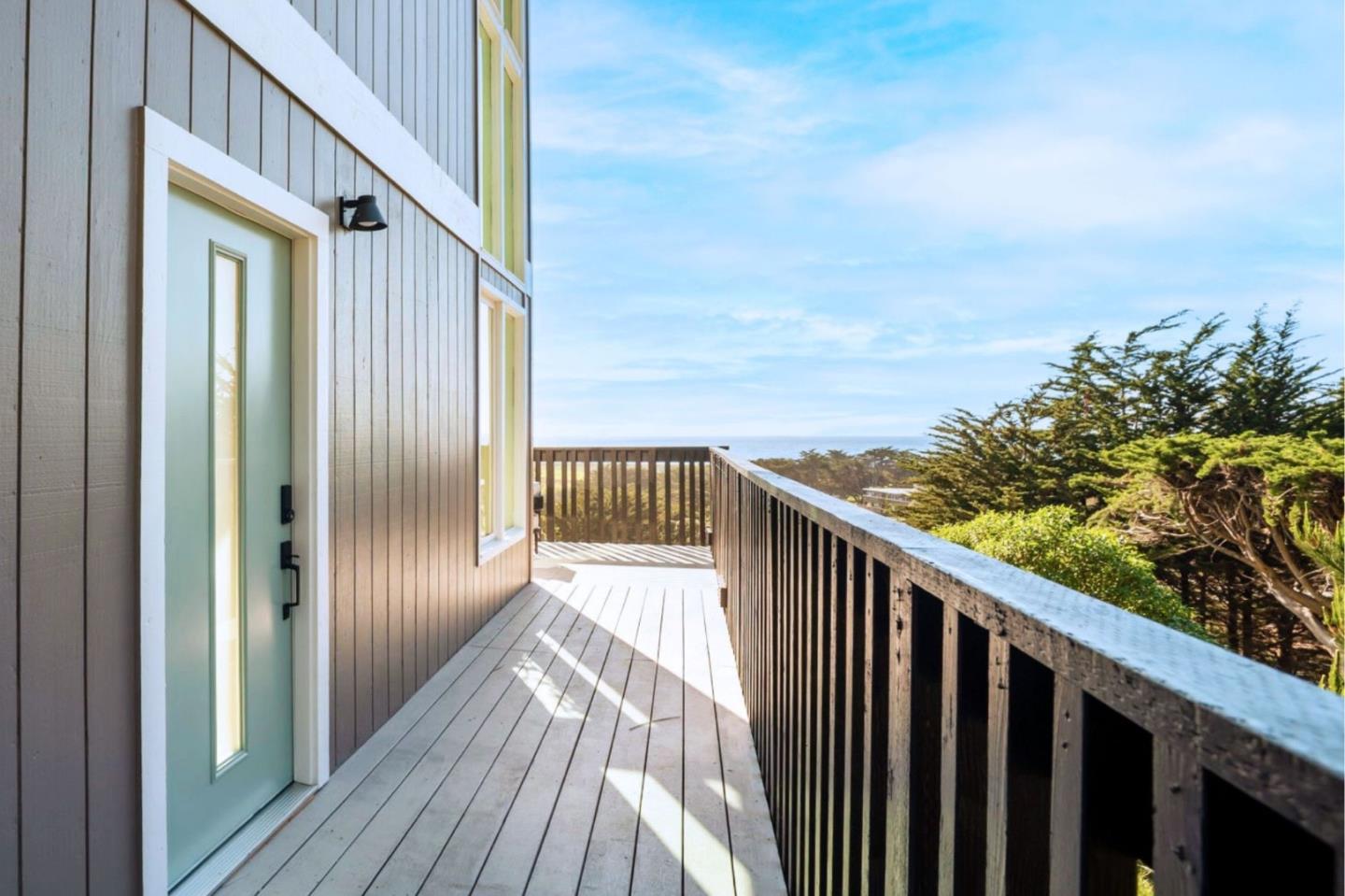 Detail Gallery Image 5 of 62 For 52 Frances Ave, Pacifica,  CA 94044 - 4 Beds | 4 Baths