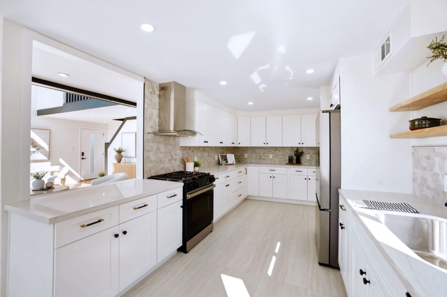 Detail Gallery Image 8 of 62 For 52 Frances Ave, Pacifica,  CA 94044 - 4 Beds | 4 Baths