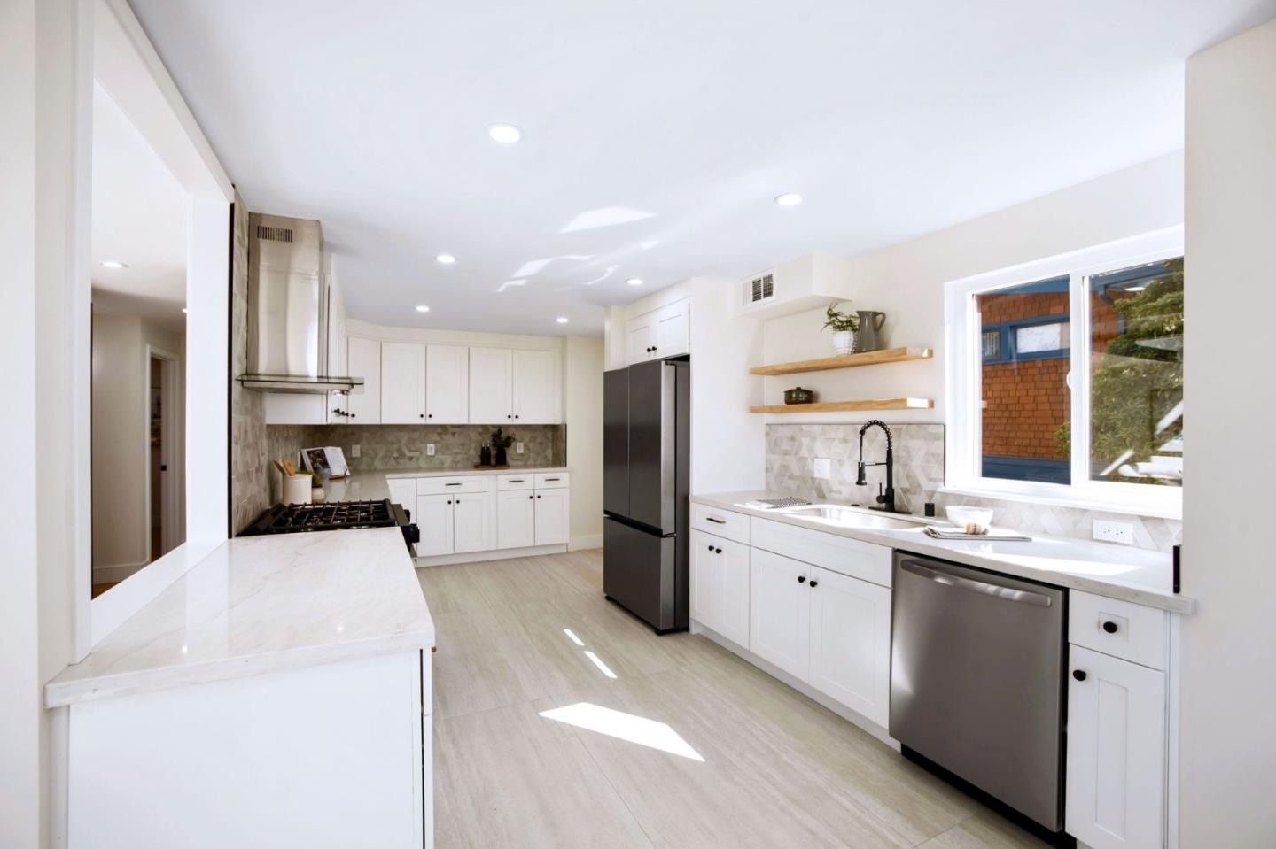 Detail Gallery Image 9 of 62 For 52 Frances Ave, Pacifica,  CA 94044 - 4 Beds | 4 Baths