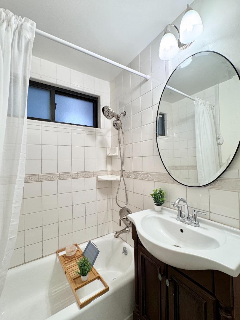 Detail Gallery Image 12 of 16 For 415 Wisteria Dr, East Palo Alto,  CA 94303 - 3 Beds | 1 Baths