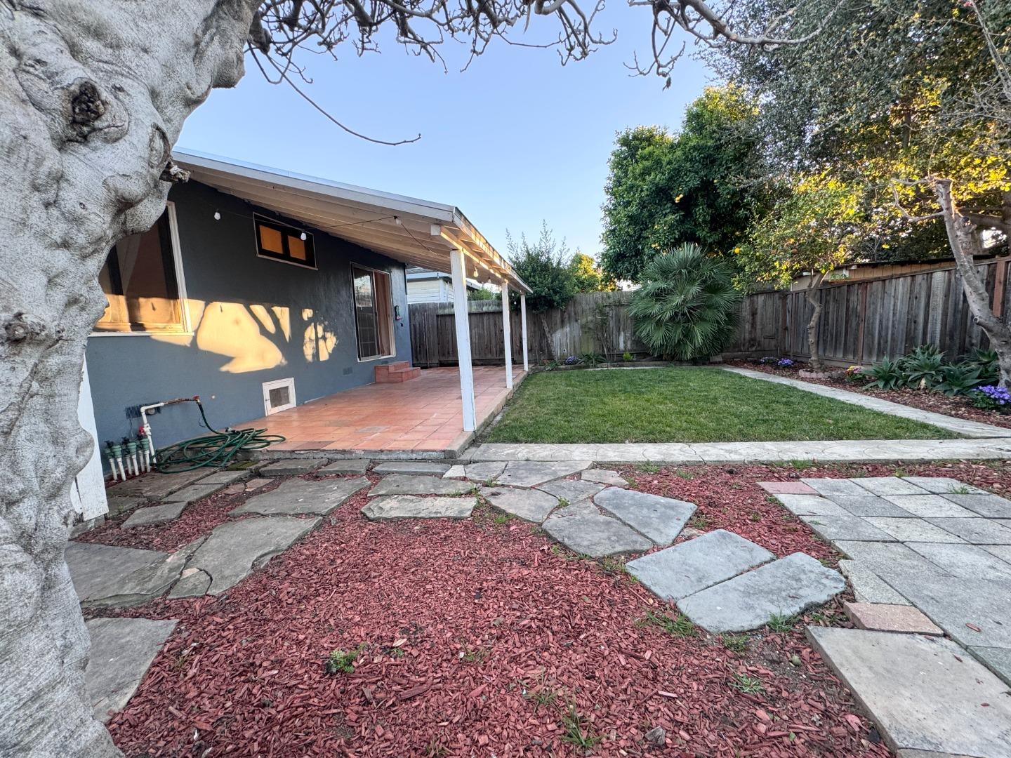 Detail Gallery Image 15 of 16 For 415 Wisteria Dr, East Palo Alto,  CA 94303 - 3 Beds | 1 Baths