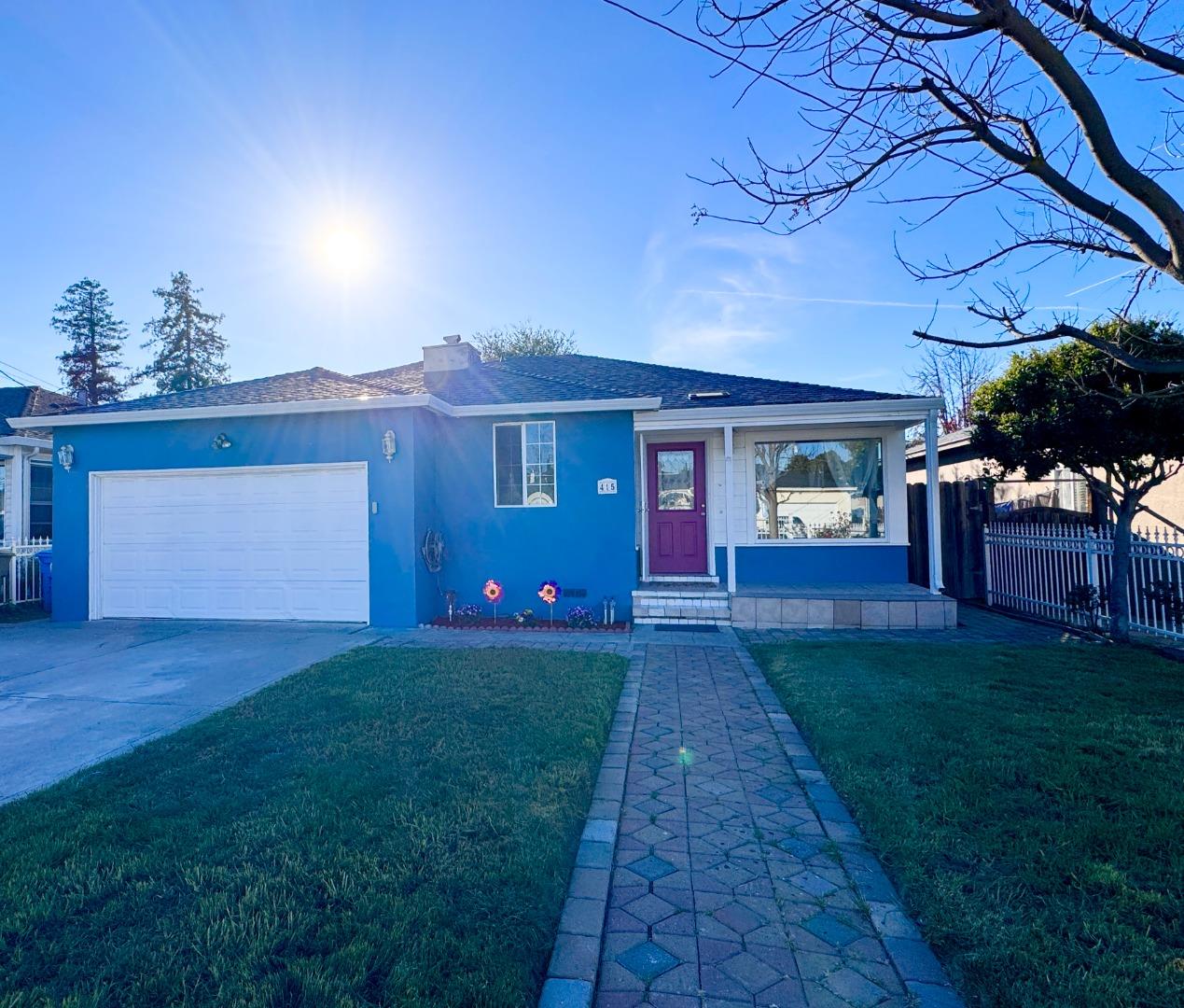 Detail Gallery Image 2 of 16 For 415 Wisteria Dr, East Palo Alto,  CA 94303 - 3 Beds | 1 Baths