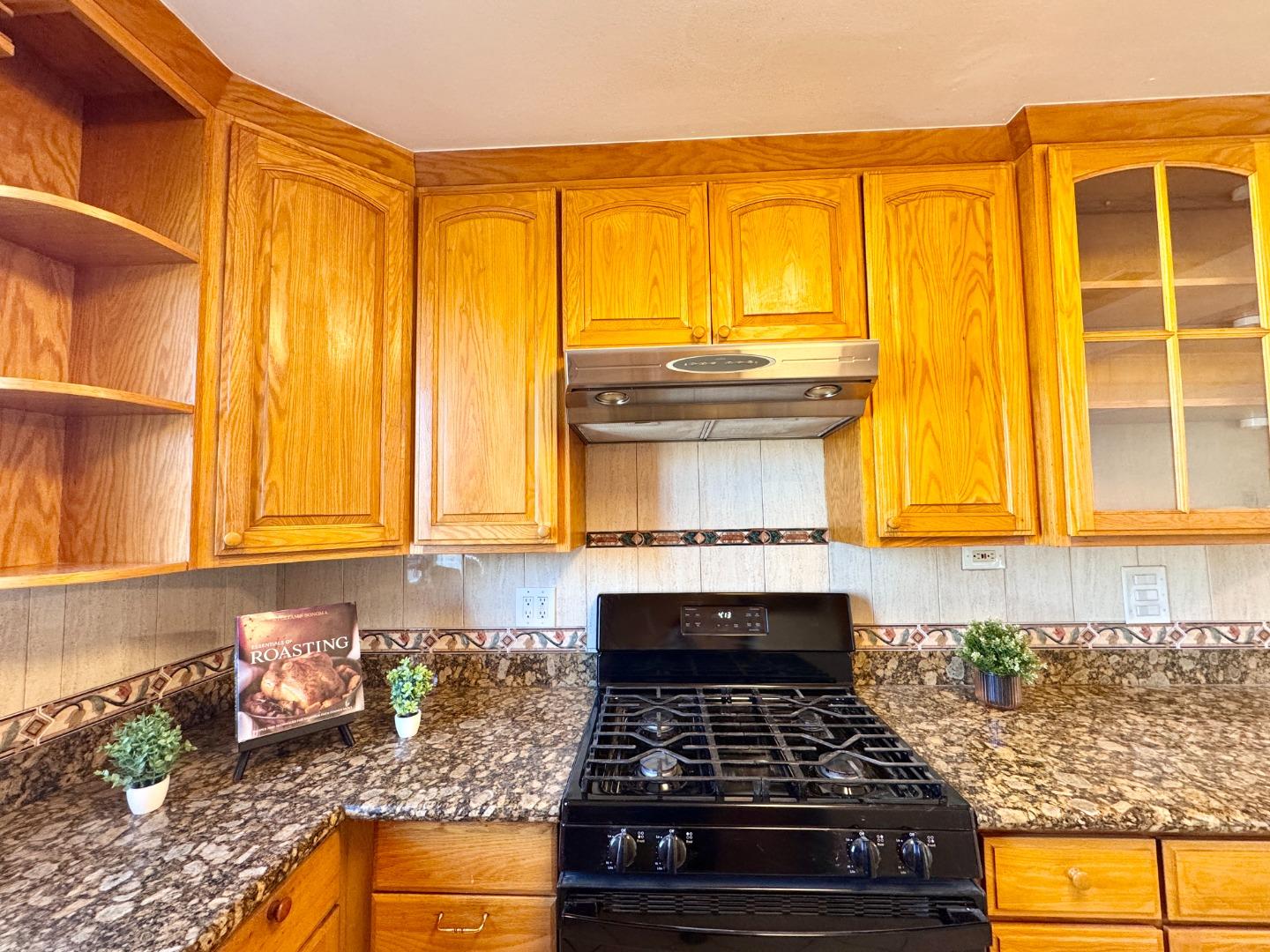 Detail Gallery Image 5 of 16 For 415 Wisteria Dr, East Palo Alto,  CA 94303 - 3 Beds | 1 Baths