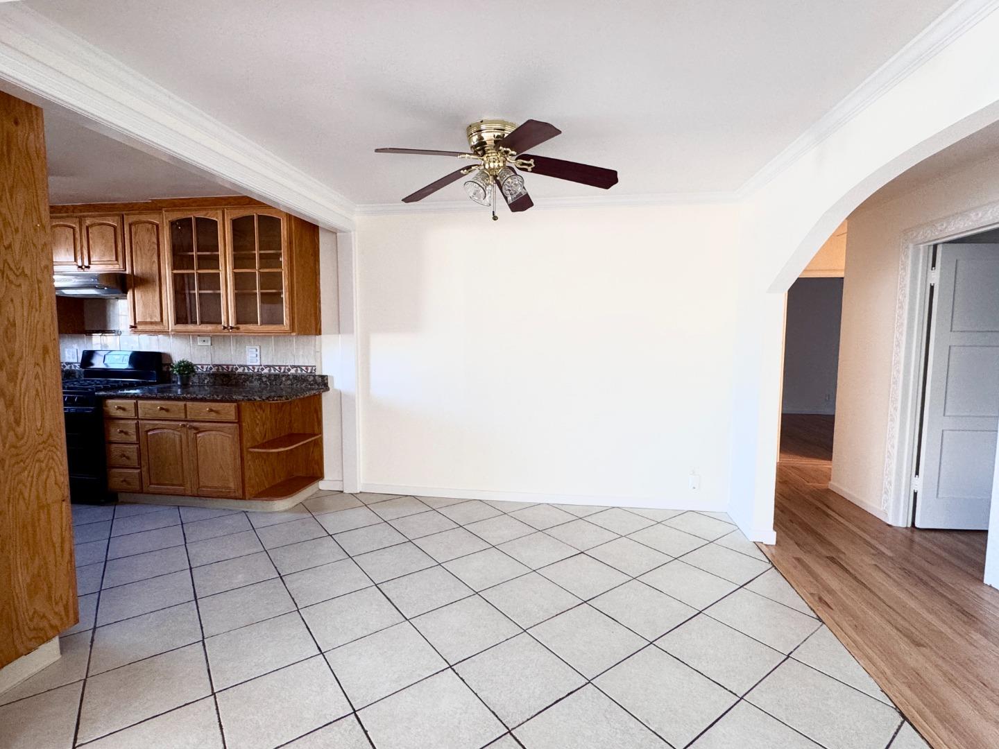 Detail Gallery Image 7 of 16 For 415 Wisteria Dr, East Palo Alto,  CA 94303 - 3 Beds | 1 Baths